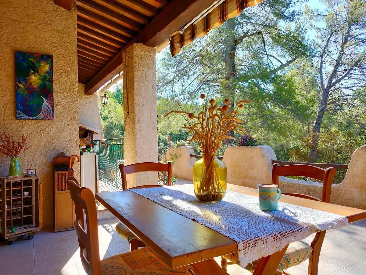 Villa Les Chariotins Draguignan Bed & Breakfast